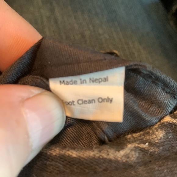 Boho Owl Crossbody bag, 2 zipper sections, long crossbody strap, fringe - Picture 6 of 7